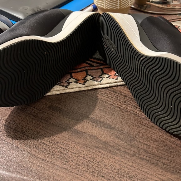 Ideology Slip On Shoes. Black 9.5 - Picture 4 of 4